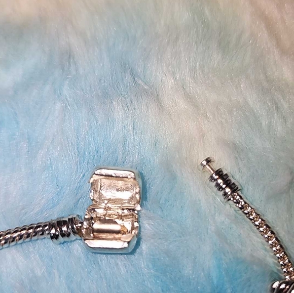 Silver tone charm bracelet, travel beach theme 7 to 8 in - Picture 8 of 9